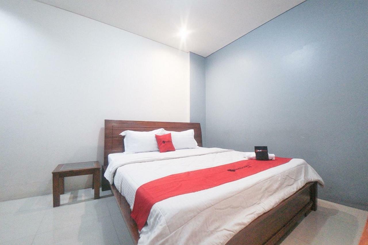 Wisma tamu Reddoorz Near Pramuka Square Mall 3*