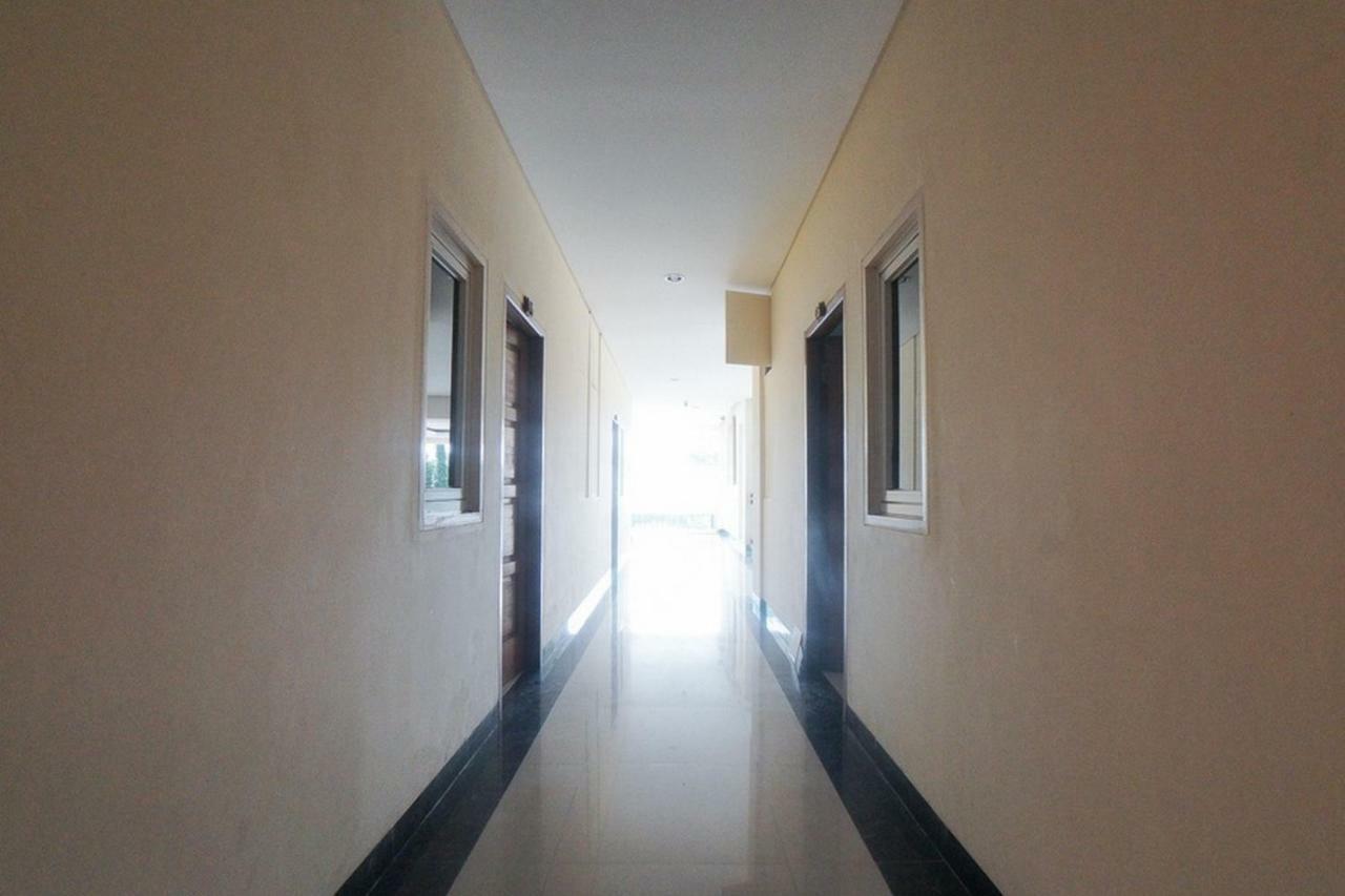 Reddoorz Near Pramuka Square Mall Wisma tamu 3*