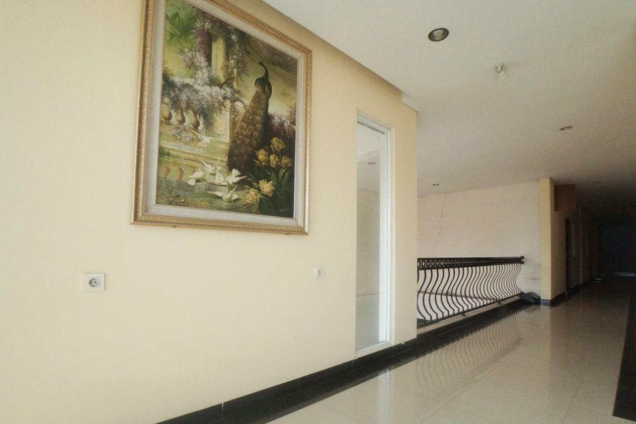 Reddoorz Near Pramuka Square Mall Wisma tamu