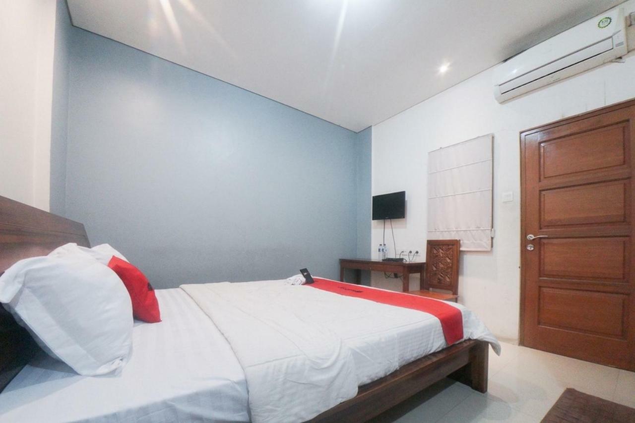 Reddoorz Near Pramuka Square Mall Wisma tamu 3*