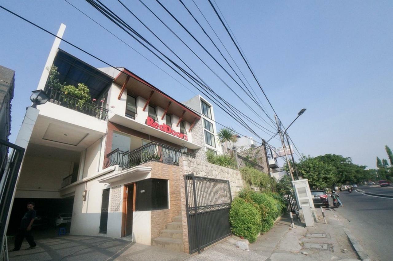 Reddoorz Near Pramuka Square Mall Wisma tamu 3*