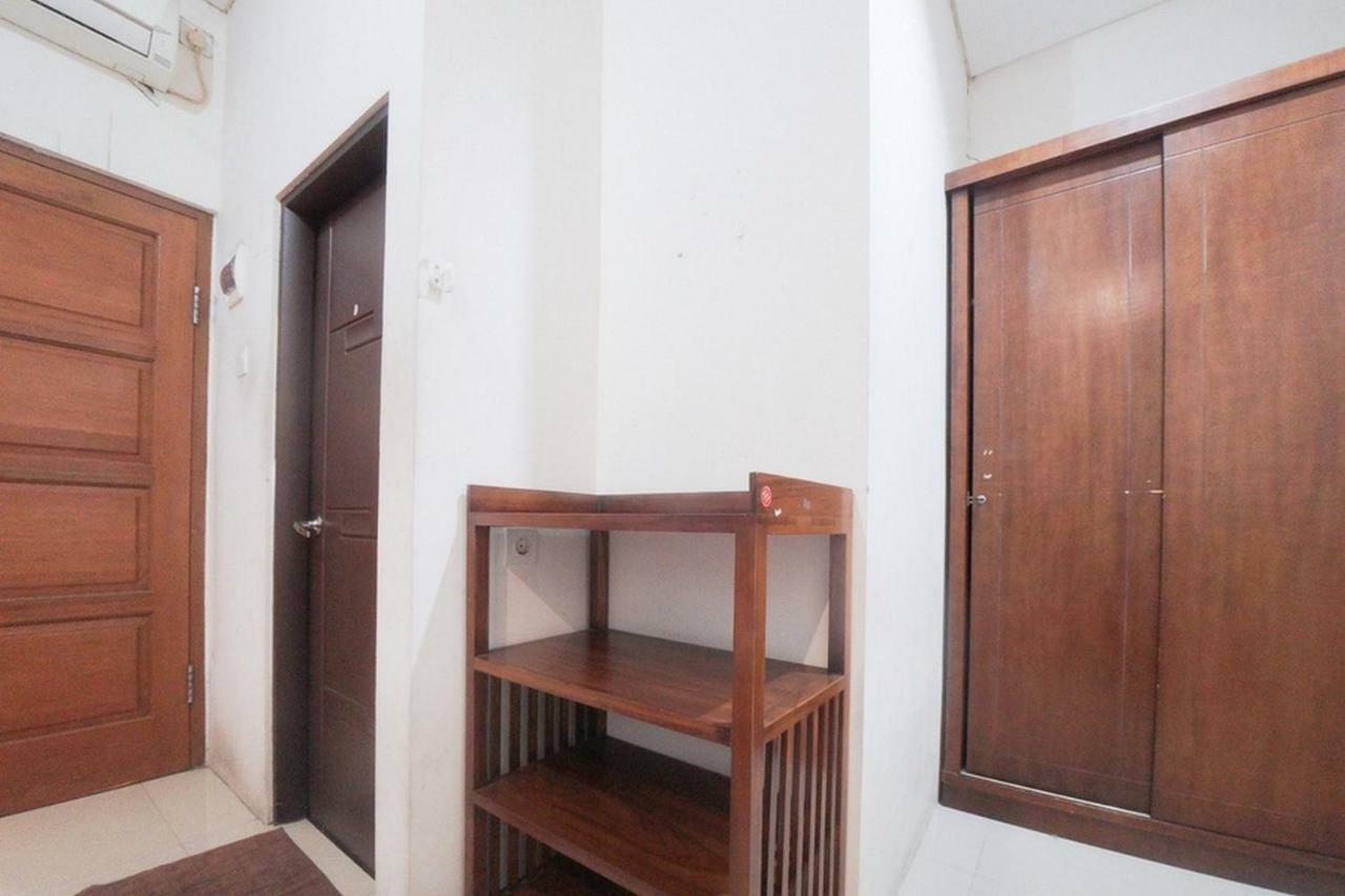 Wisma tamu Reddoorz Near Pramuka Square Mall Jakarta